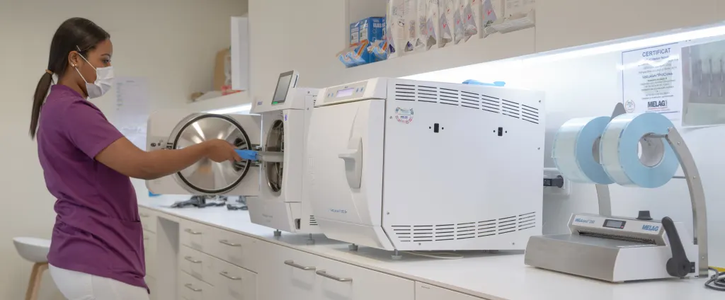 Salle de stérilisation et chaîne d'autoclaves Melag du Cabinet 21 Libération — Rueil-Malmaison