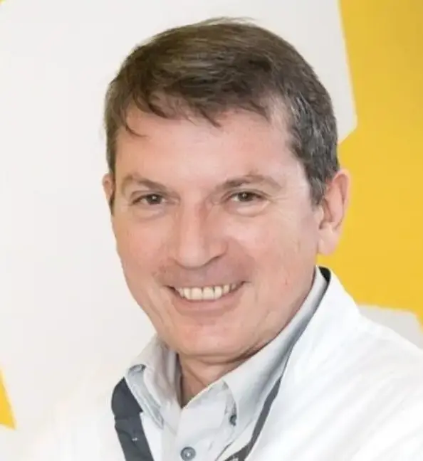 Portrait du Dr Jean-Philippe Dimitriades, chirurgien-dentiste et directeur associé du Cabinet 21 Libération à Rueil-Malmaison